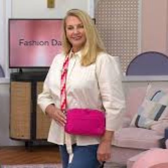 IHKWIP Day to Day Convertible Crossbody Belt Bag Bright Pink Travel Fanny Pack - Picture 1 of 15